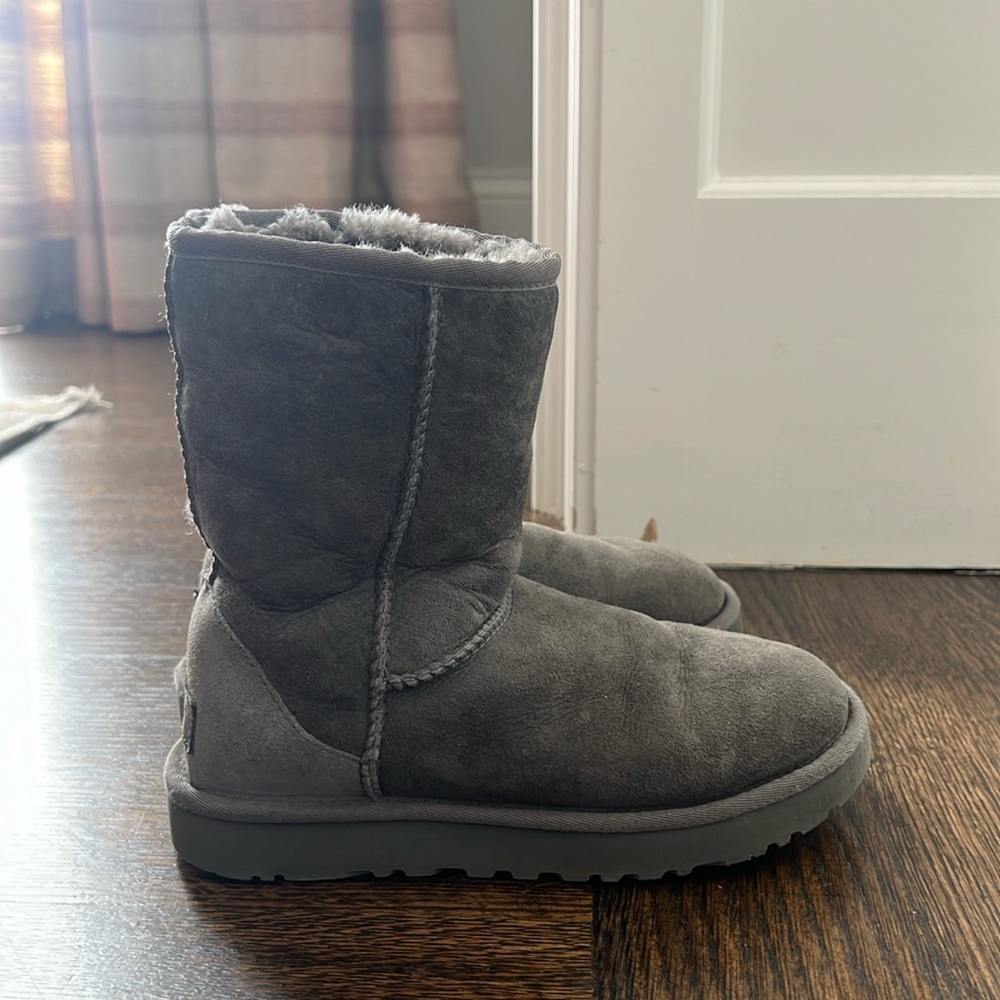Regular women’s uggs size. 6.5.